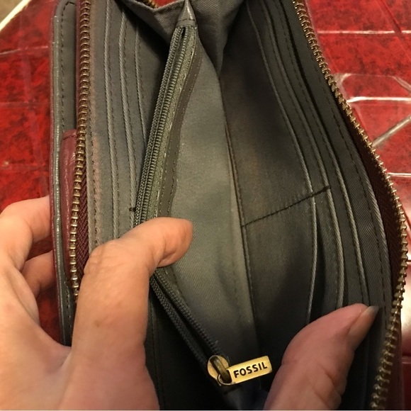 Fossil Pebble Leather Wristlet - Picture 6 of 9